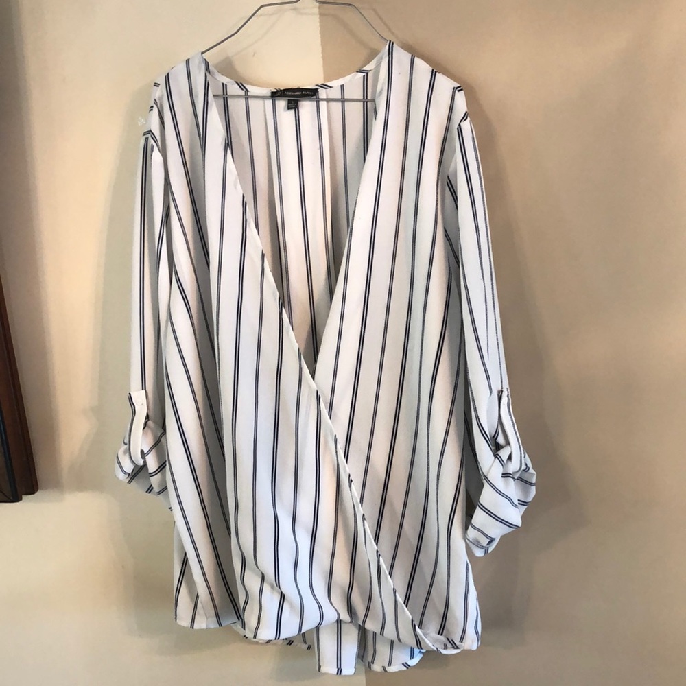 Adrianna Papell L Dark navy stripe white Flowy blouse